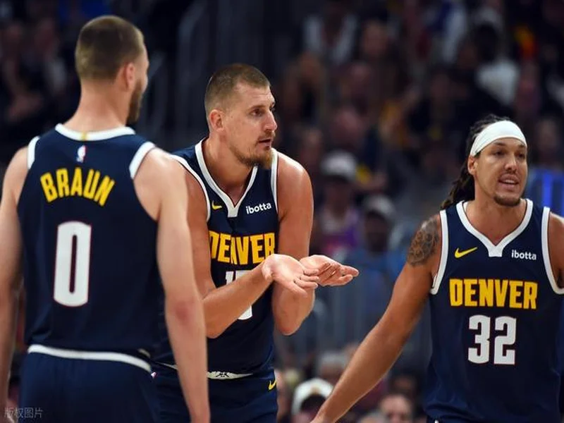 廷贝尔：不觉得埃泽上演帽子戏法是偶然，这家伙一直都很努力